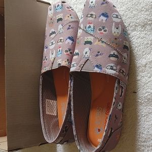 New in box Skechers Bobs Taupe